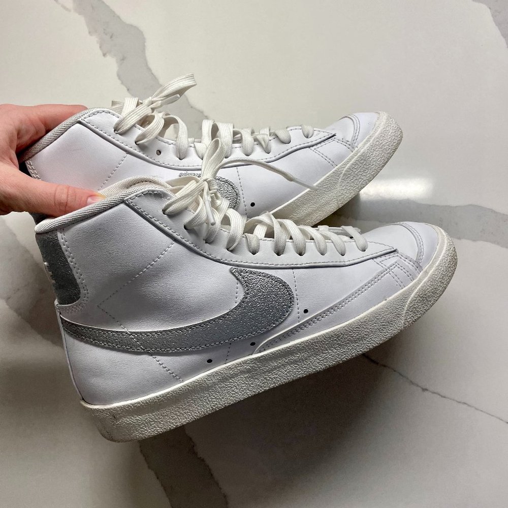Nike Women's Blazer Mid 77 Shoes - white/metallic